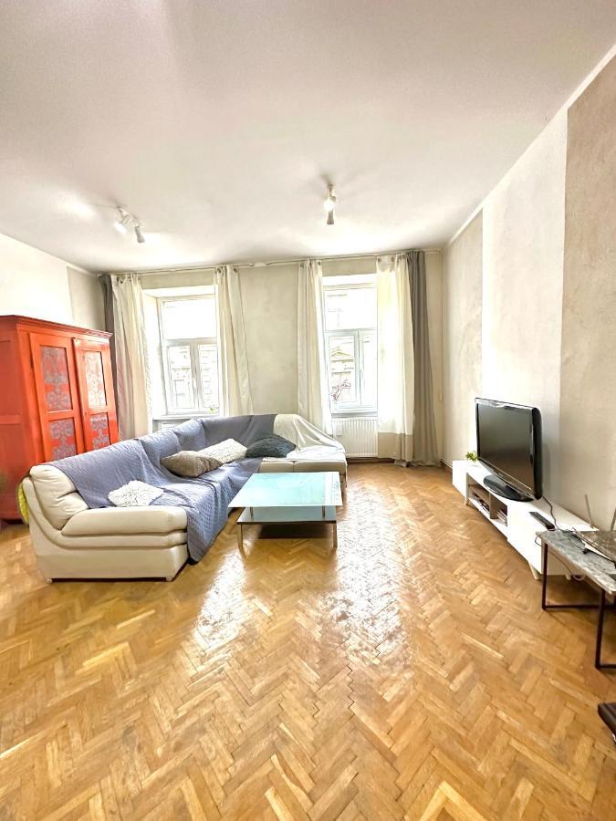 Charming Apartament City Center Timisoara Ngoại thất bức ảnh