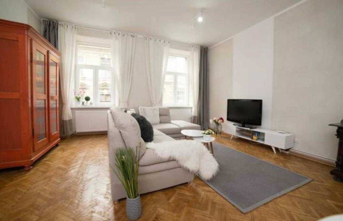 Charming Apartament City Center Timisoara Ngoại thất bức ảnh